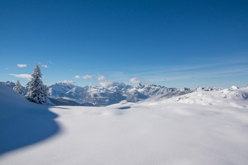 Fototapeta na wymiar Zimowy krajobraz w górach