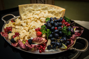 Antipasto grana e frutta