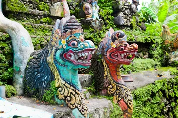 Tuinposter Traditioneel Balinees monster beveiligt de poort van de tempel © Aleksandar Todorovic