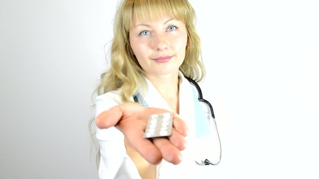 woman doctor recommends pills
