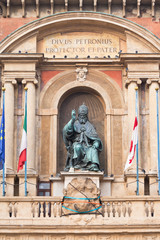 Fototapeta na wymiar bronze statues Accursio Palace, Bolonia