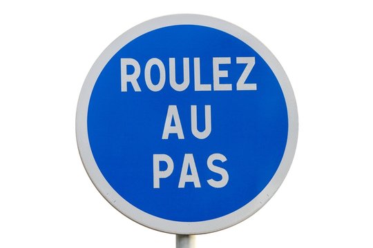 Panneau d'obligation de rouler tr&egrave;s lentement