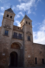 Fototapeta na wymiar Puerta de Bisagra en Toledo