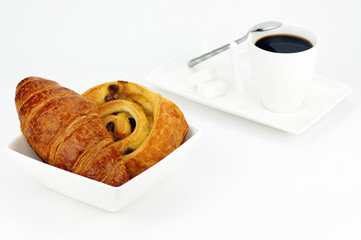 viennoiseries et café fond blanc 1
