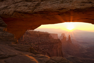Sunburst through Utah's iconic Mesa Arch