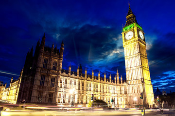 Fototapeta na wymiar Big Ben i House of Parliament na zmierzchu od Westminster Bridge