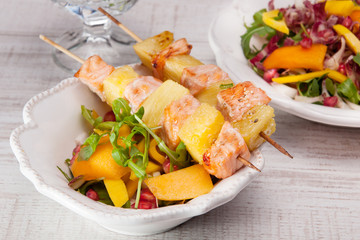 salmon skewers with pineapple, rice noodles and mango salad © Kamila Cyganek