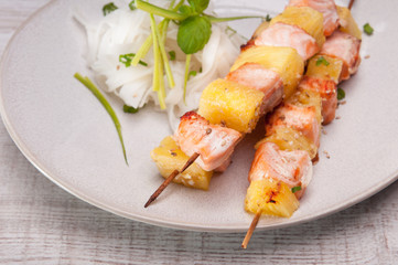 salmon skewers with pineapple, rice noodles and mango salad © Kamila Cyganek