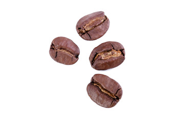 granos de café sobre fondo blanco