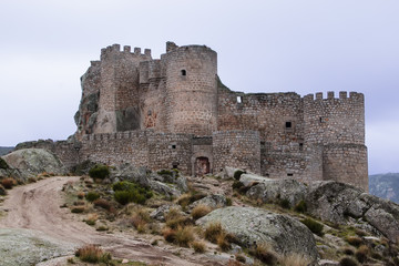 Fototapeta na wymiar Stary opuszczony zamek