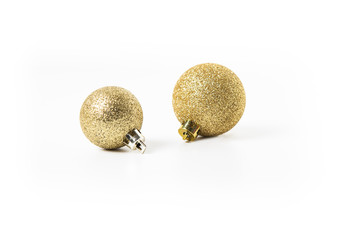 glitzernde goldene weihnachtskugeln freigestellt