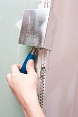 filling the joints , aligns wall,alignment angles