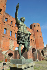 statue of roman imperor on front of porta palatina - 47395804