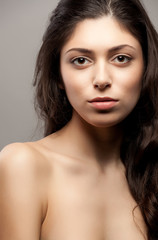 Obraz premium Close-up front view portrait of a beauty young female face