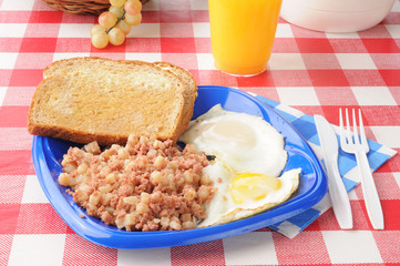 Corned beef hash with toast