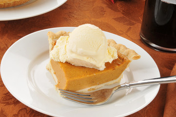 Pumpkin pie with ice cream