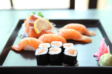 Salmon Sushi set