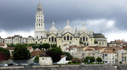 Fototapeta na wymiar Katedra św Frontu Périgueux