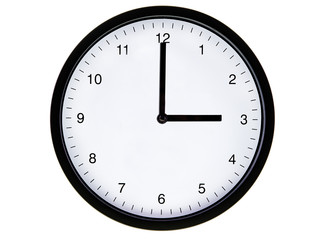 Wanduhr zeigt 03:00 Uhr
