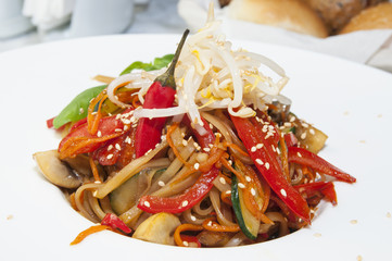 Спагетти с овощами