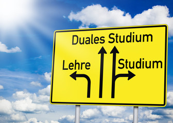 Wegweiser mit Duales Studium und Lehre