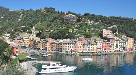 der bekannte Touristenort Portofino an der italienischen Riviera