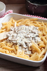 PASTA PENNE RIGATE CON FUNGHI E FORMAGGIO