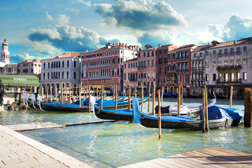 Fototapeta na wymiar Wenecja - Gondole w Grand Canal