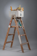 malerwerkzeug auf der leiter 2