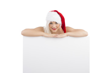 junge sexy blonde Frau im Weihnachtskostüm freigestellt