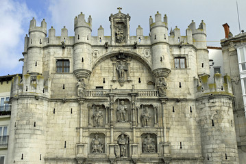 Fassade des Arco de Santa Maria