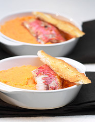 ROUGETS GRILLÉS SUR PURÉE DE PATATE DOUCE