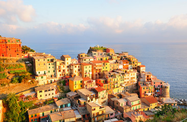 Naklejka premium Picturesque sunset in colorful Manarola