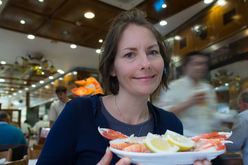 manger des langoustines au restaurant