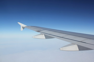 Fototapeta na wymiar samolot na niebie