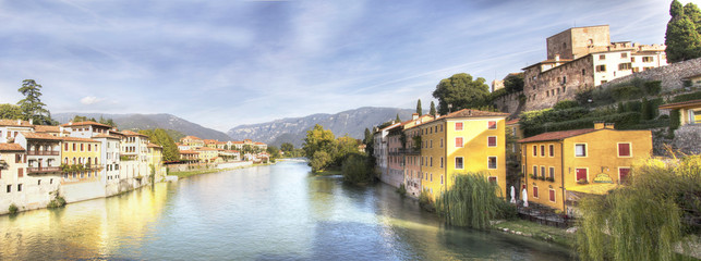 Fototapeta na wymiar Bassano del Grappa panoramiczny krajobraz rzeka