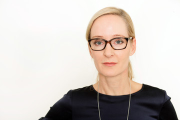 Blondine mit Brille