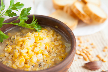 Flavored meatless pea soup