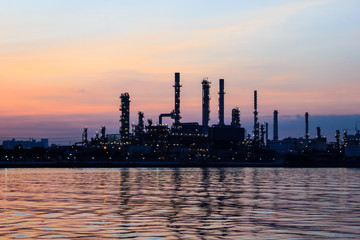 Fototapeta premium Oil refinery