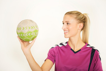 Fototapeta premium Mädchen spielt Handball