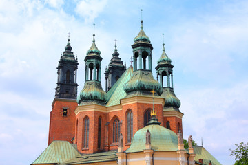 Fototapeta na wymiar Polska - Poznan cathedral
