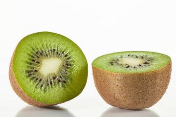 Fototapeta na wymiar Fresh sliced kiwi fruit