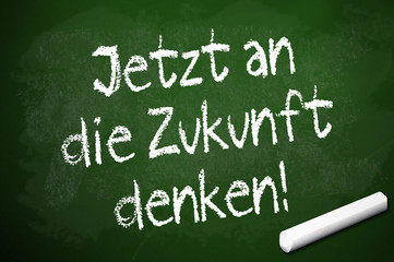Kreidetafel mit Jetzt an die Zukunft denken