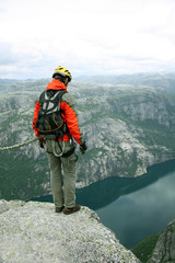 Obraz premium Jump off a cliff with a rope.