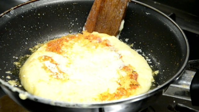 Il frico al &egrave; un plat tipic furlan fat cul formadi