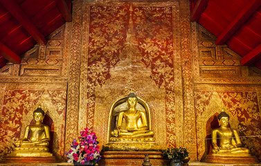 Fototapeta na wymiar The Main Buddha with golden Thai pattern backgroung