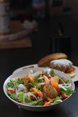 insalata mista con polpette di ceci