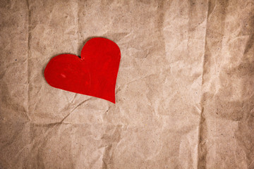 Obraz na płótnie Canvas paper heart on crumpled paper