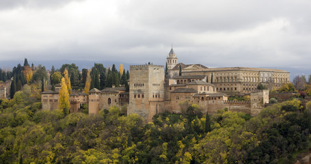 Fototapeta na wymiar Alhambra Palace w Granada - Hiszpania