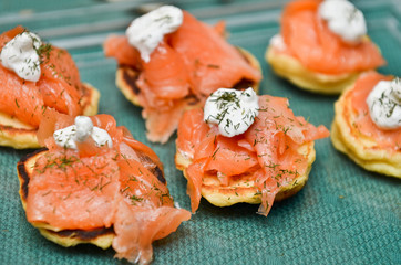 Tartine al salmone